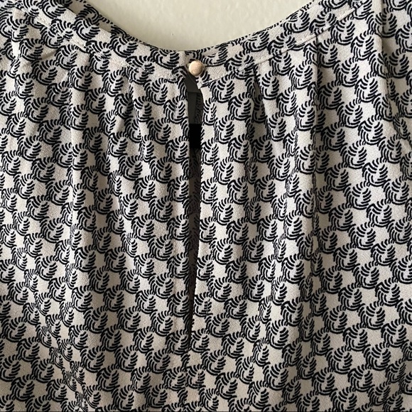 H&M - Business Casual Blouse with Front Slit - Picture 2 of 3